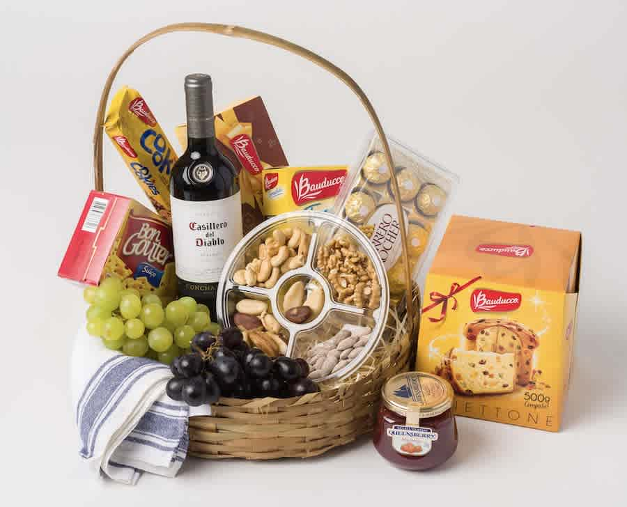 Cesta Grande de Frutas, Panettone e Vinho Tinto